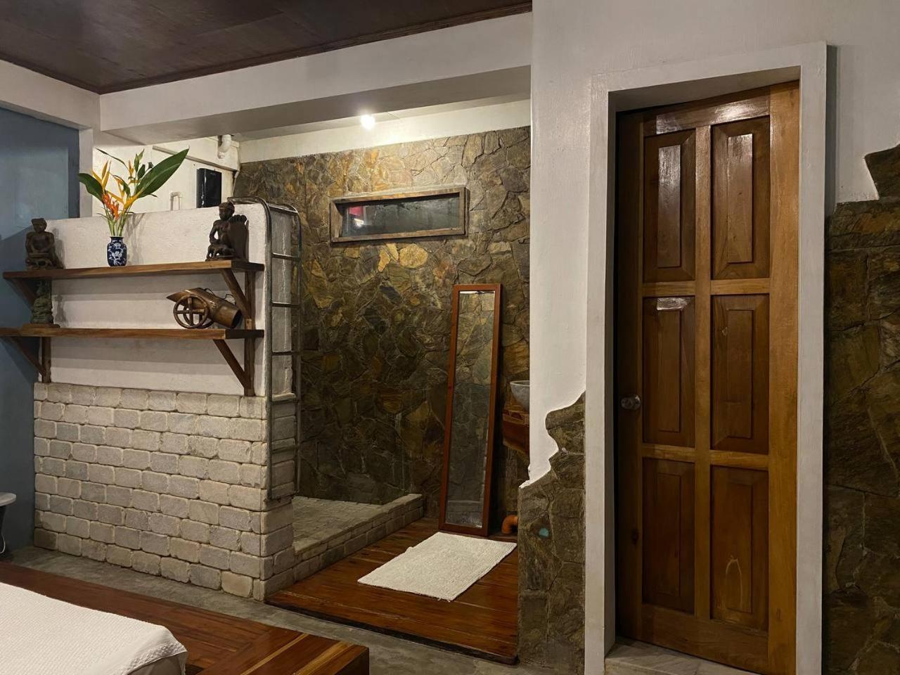 Stone Creek House Bed & Breakfast Romblon Ngoại thất bức ảnh