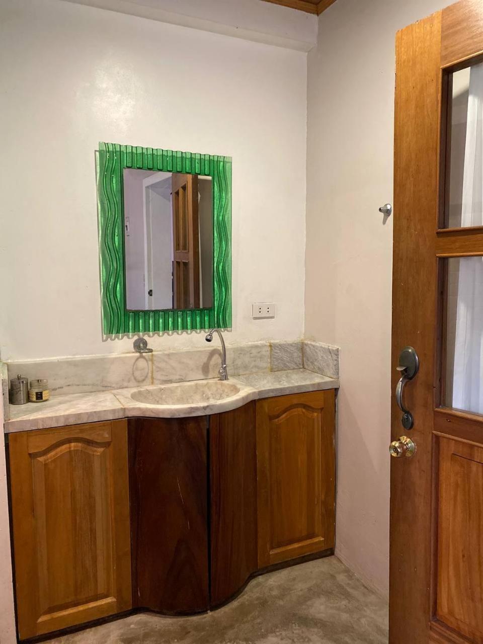 Stone Creek House Bed & Breakfast Romblon Ngoại thất bức ảnh
